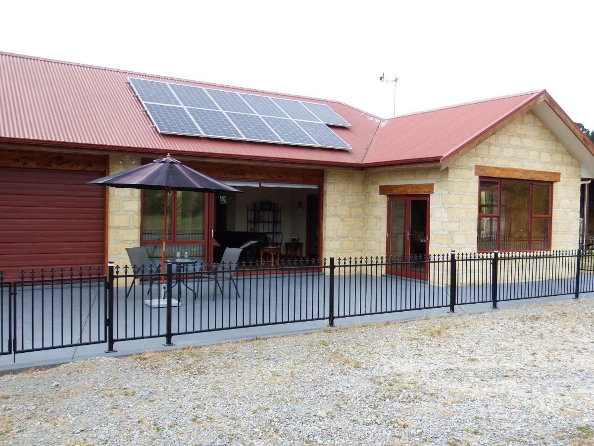 Mahana Farm Cottage Exterior photo